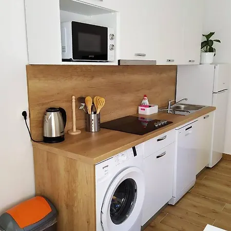 And With Parking Space - 19860 Guest house *