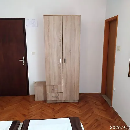 And With Parking Space - 19860 Guest house *