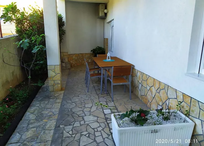 And With Parking Space - 19860 Maison d'hôtes