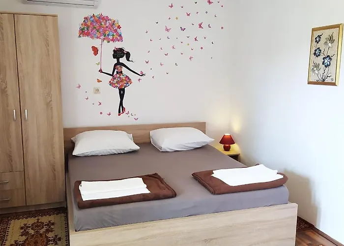 And With Parking Space - 19860 Maison d'hôtes